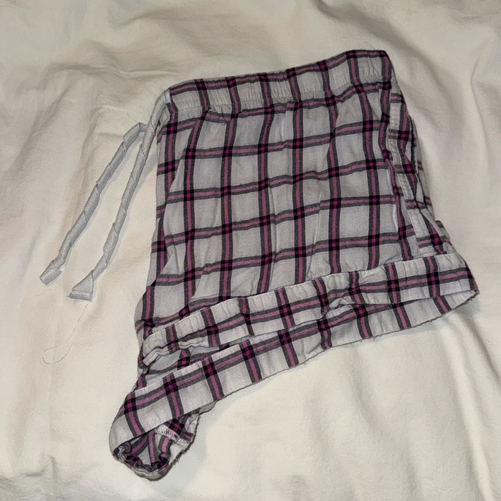 Victoria Secret Size XL Sleep Shorts Pink and Black Plaid